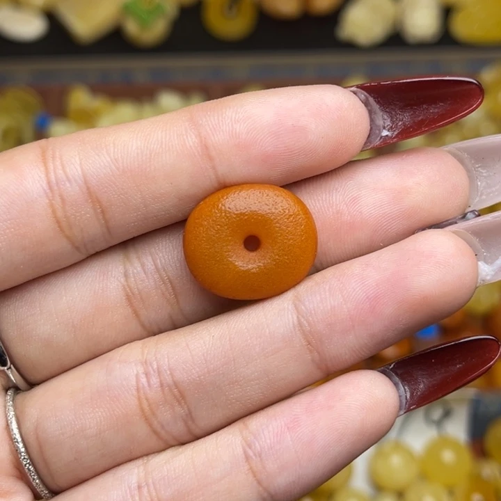 蜜蜡未镶嵌珠宝奇石鸡油红老蜡藏扣一个