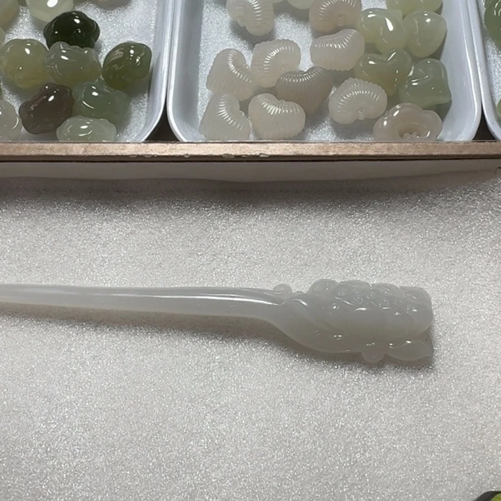 拉***º和田玉未镶嵌珠宝半成品