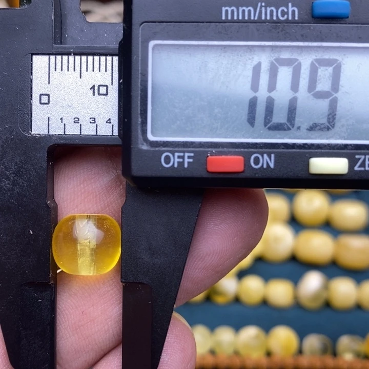 琥珀未镶嵌裸石15号10.5*9.5喇叭口大瑕