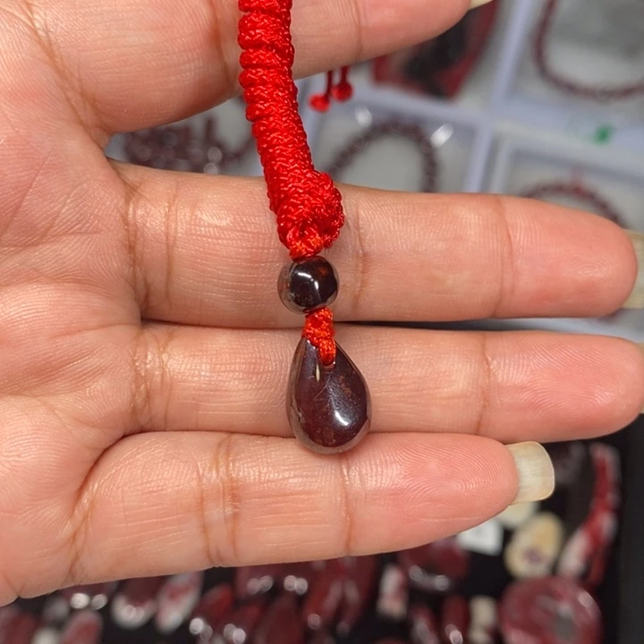 尘***鱼天然辰砂乌晶水滴