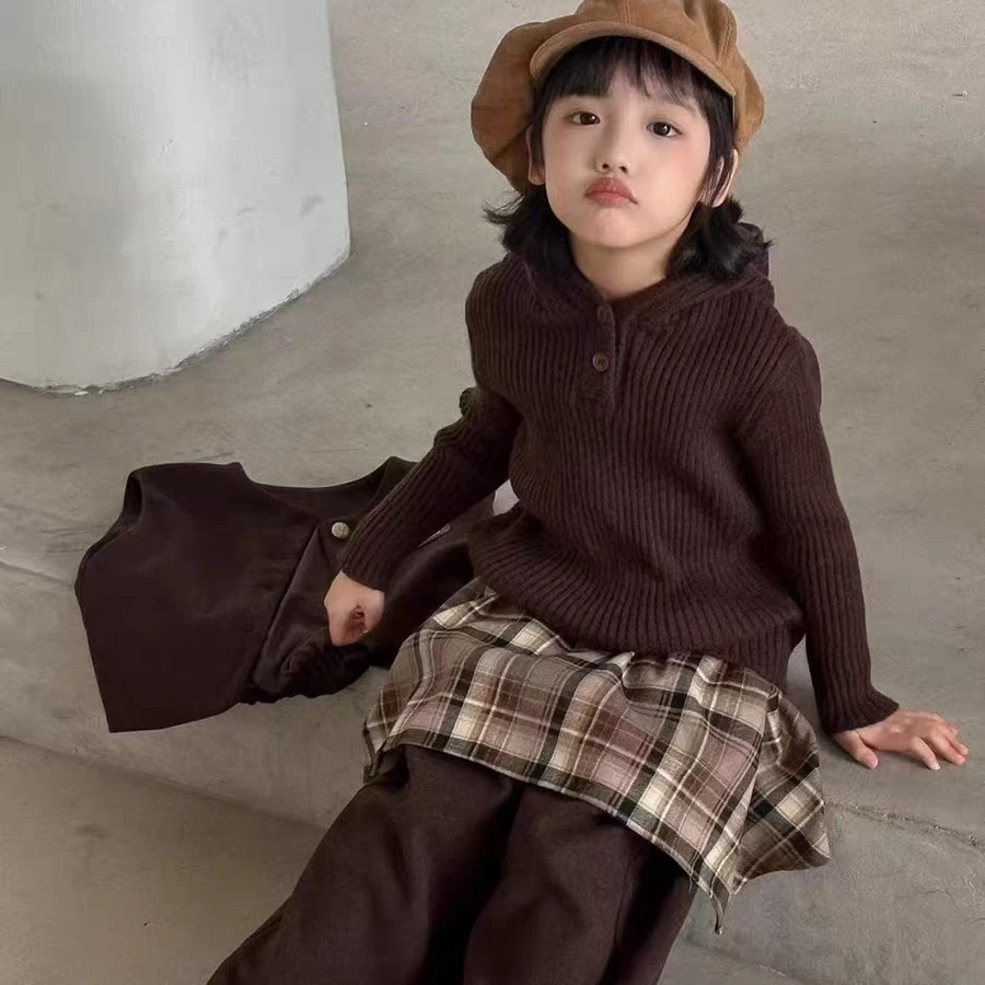 两粒扣女童连帽毛衣