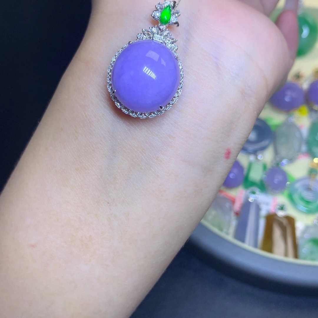 颈饰18K金镶嵌翡翠