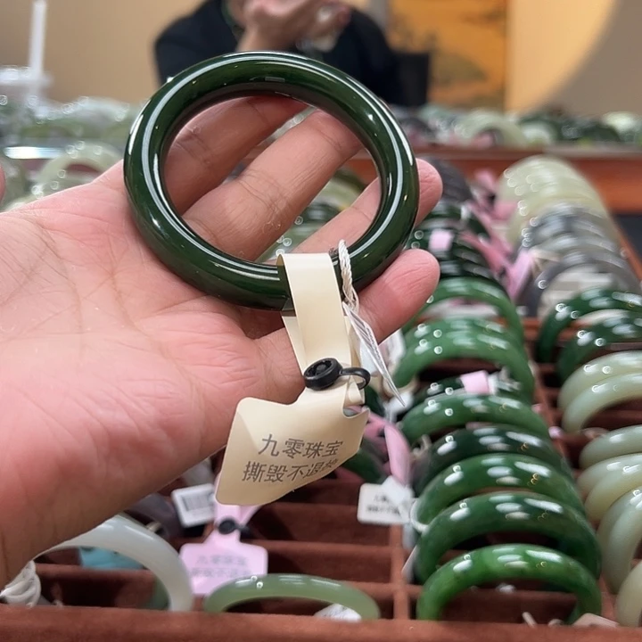 呦***姐未镶嵌手镯和田玉碧玉手镯A0060-56