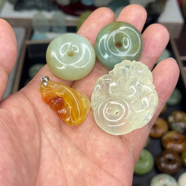 岫玉未镶嵌颈饰精品岫玉批发福利