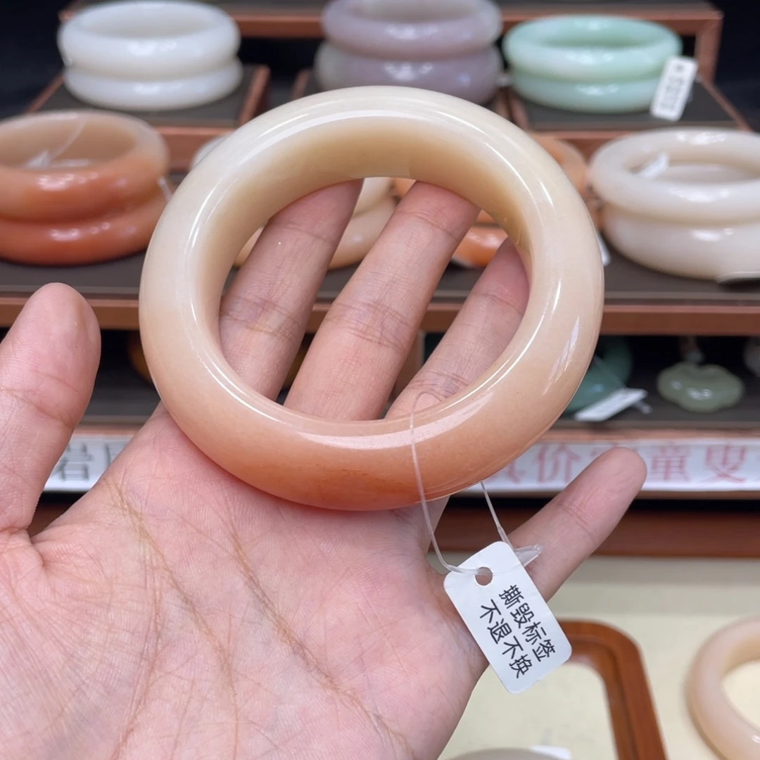 z***m未镶嵌手镯石英质玉