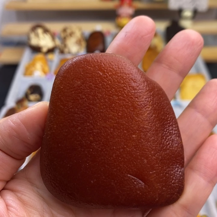 定制琥珀未镶嵌红皮满蜜原石