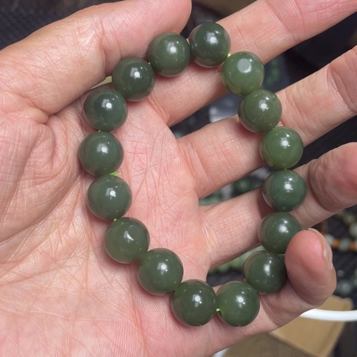 和田玉未镶嵌把件