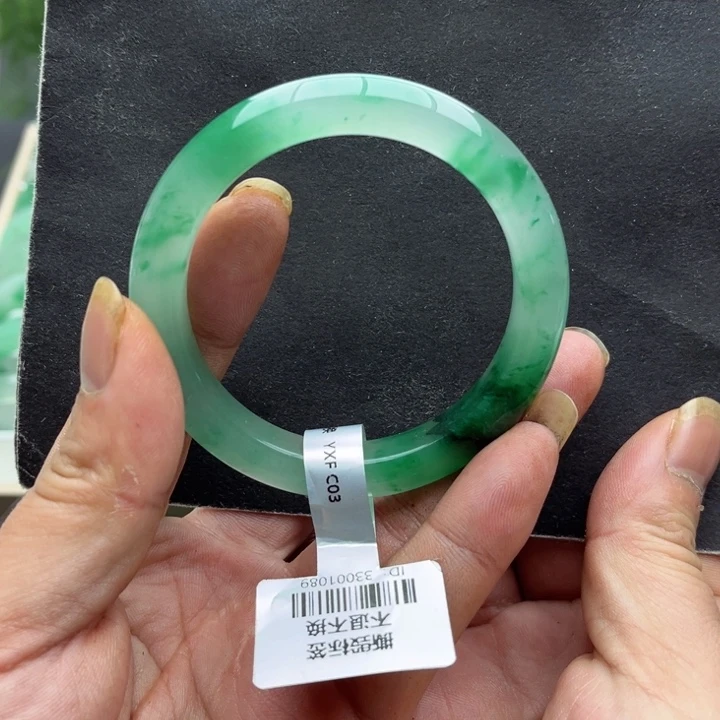 石英质玉未镶嵌手镯