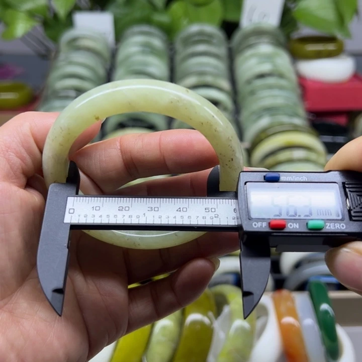 蛇纹石玉未镶嵌手镯84