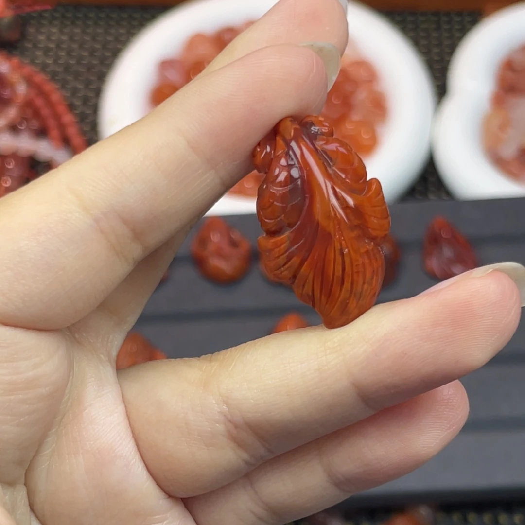 南红玛瑙未镶嵌配饰金鱼