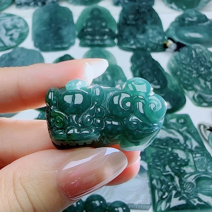 翡翠未镶嵌颈饰多样性发货天然的A货翡翠