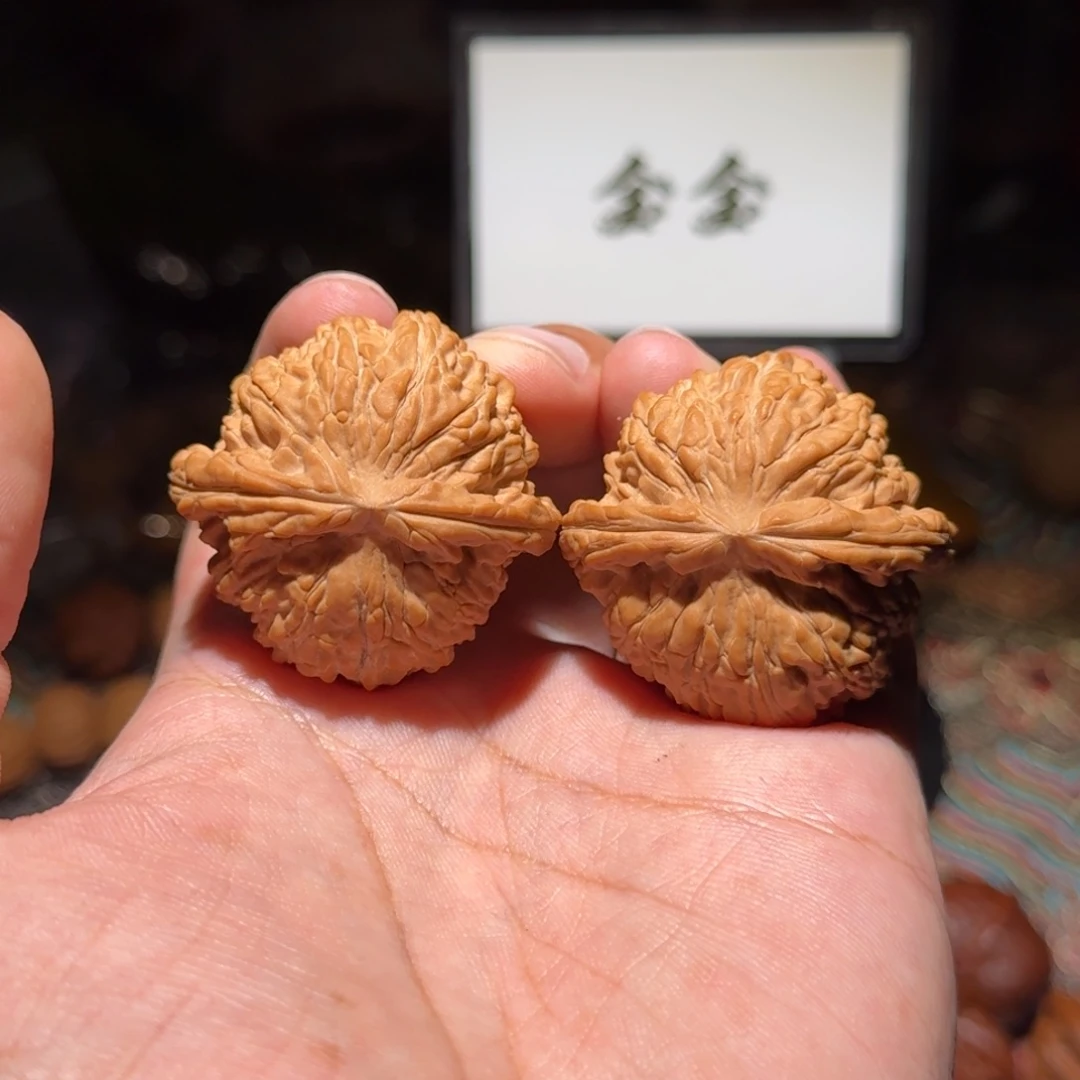 核桃把件809闷白，尺寸40 39 32
