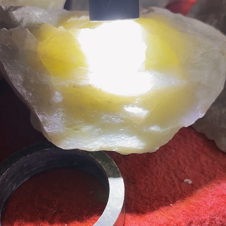 和田玉（糖玉）车挂未镶嵌