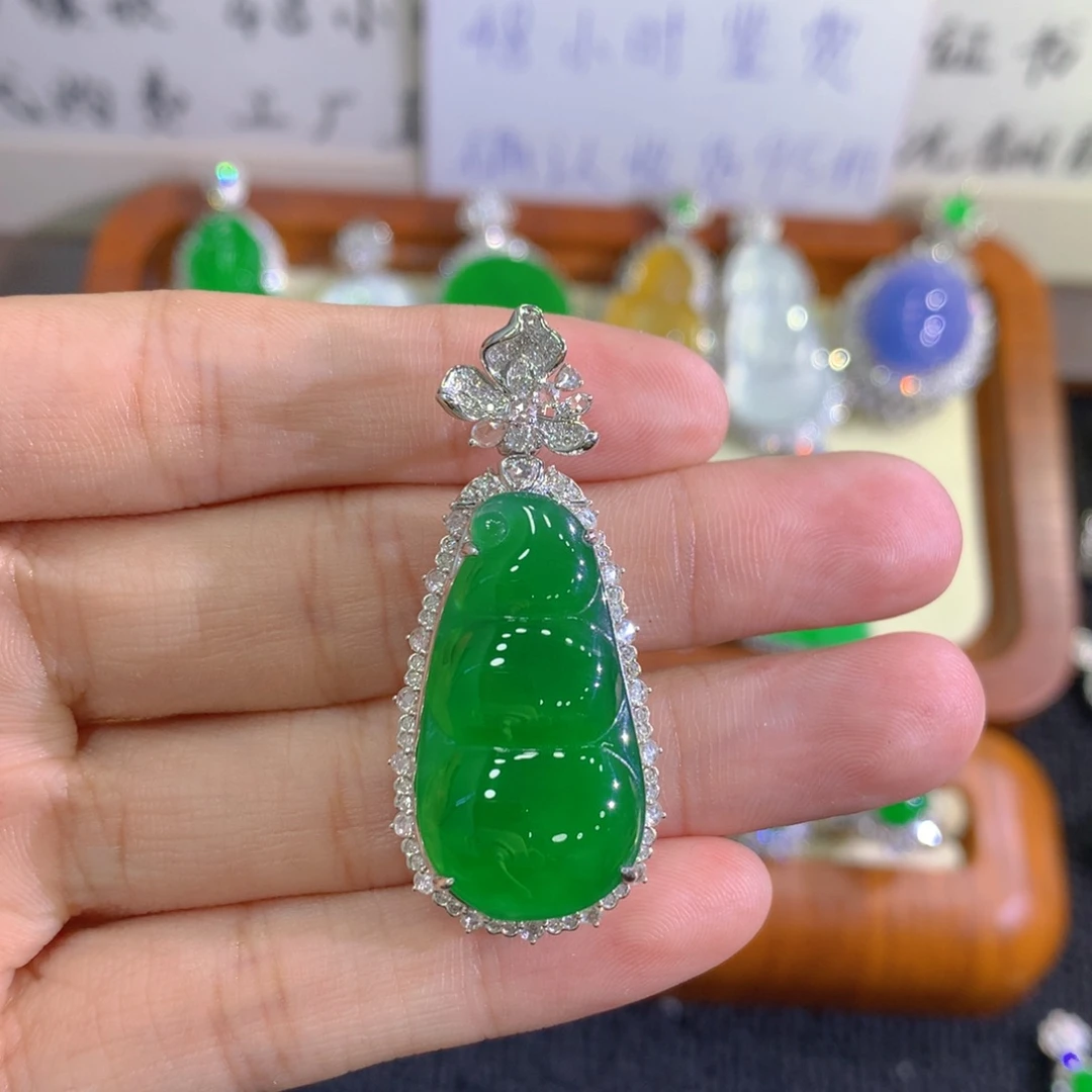 x****翡翠18K金镶嵌吊坠(不含链)福豆