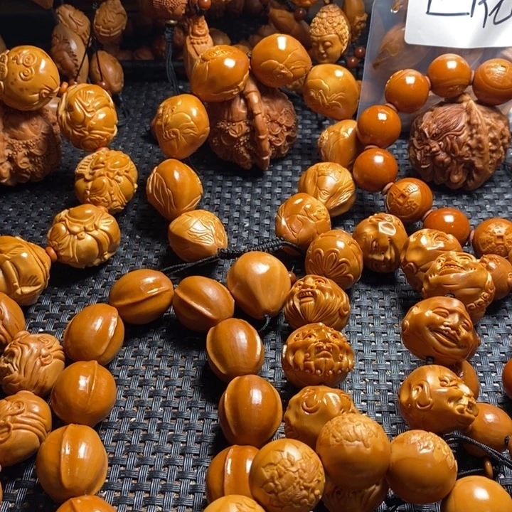 吊坠橄榄核浮雕龙财神