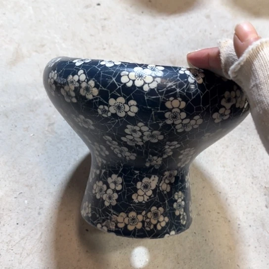 罐默认微瑕，有孔编号21-267