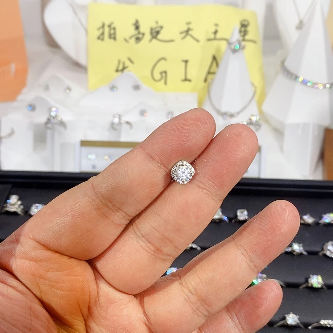 @***U合成碳硅石925银方包耳钉