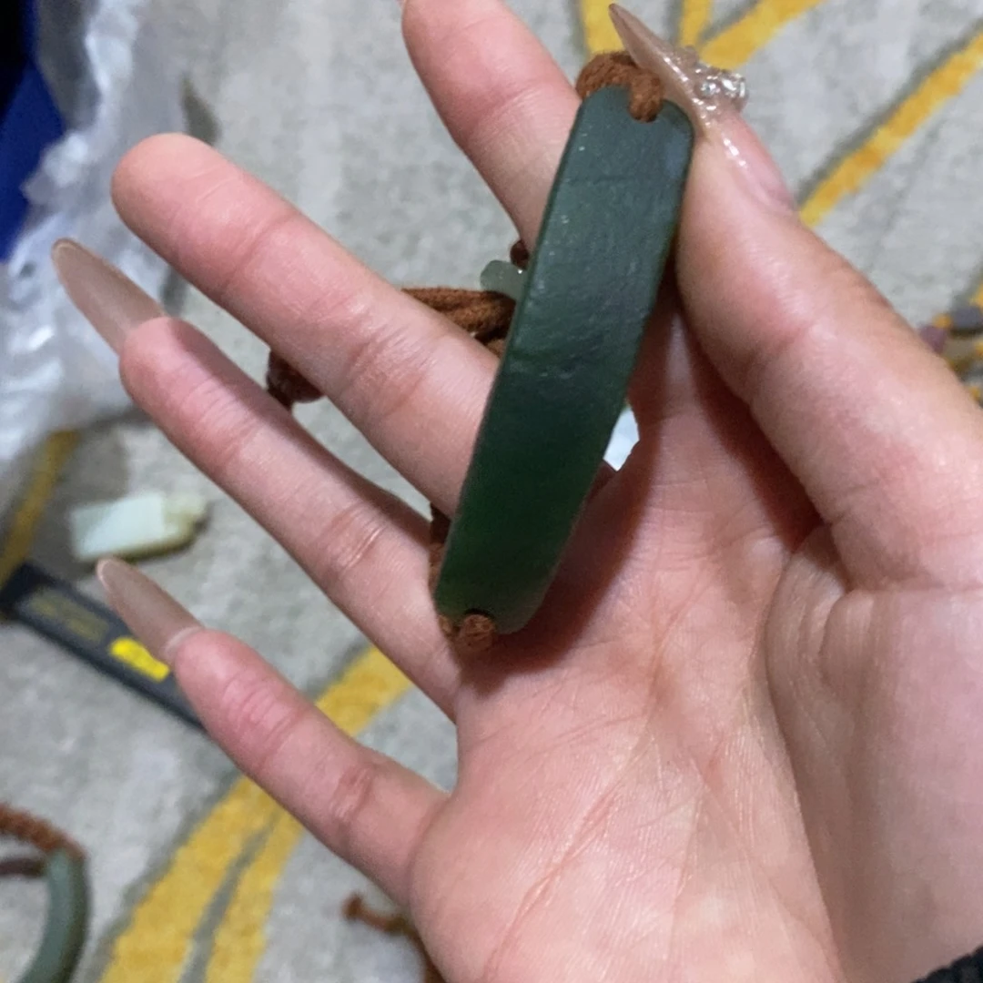 和田玉颈饰未镶嵌云****?