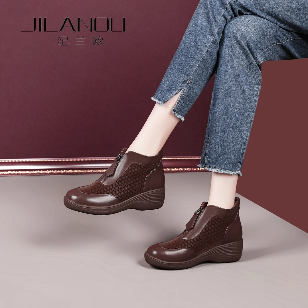 真皮坡跟短靴女秋冬2025新款妈妈女鞋复古厚底裸靴高帮软底单靴子