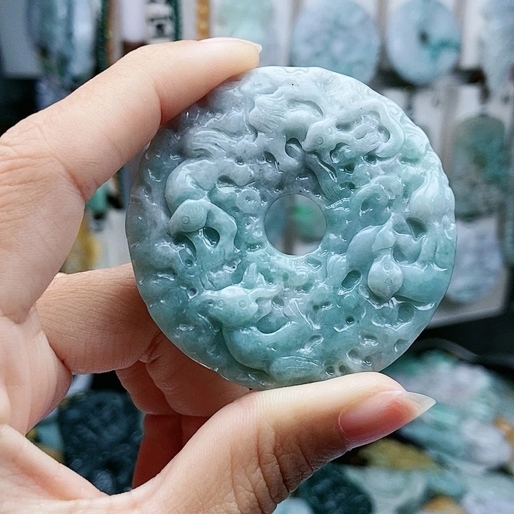 颈饰足铂镶嵌翡翠翡翠