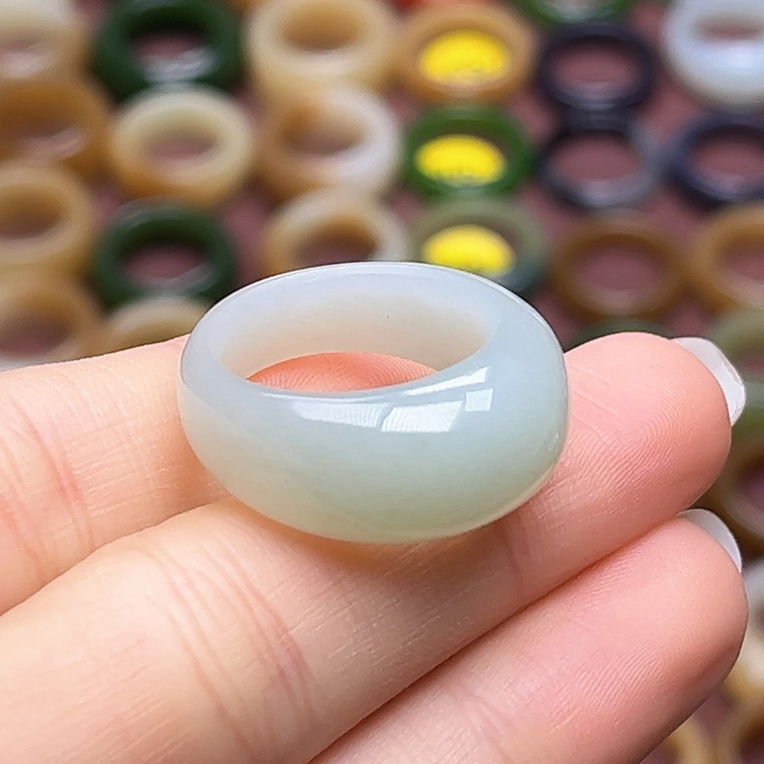 粽***子和田玉未镶嵌戒指