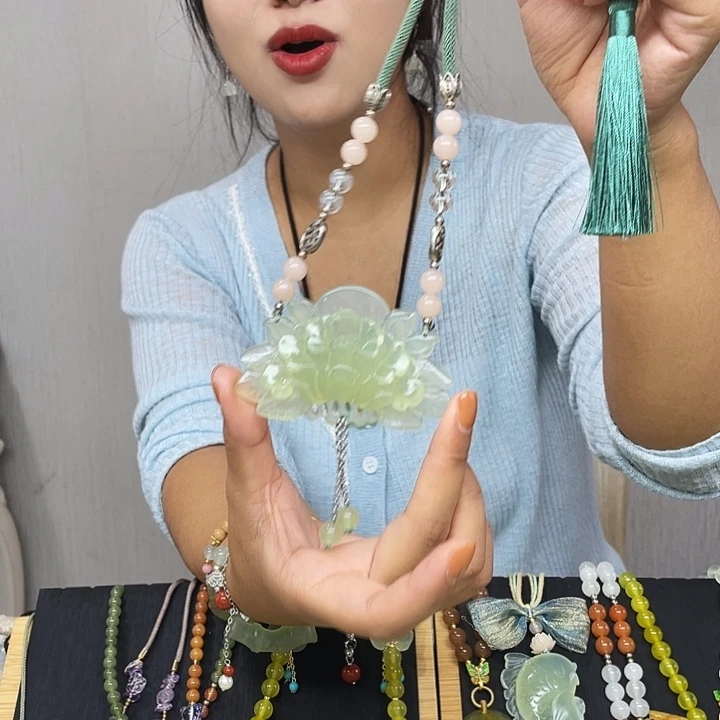 未镶嵌蛇纹石玉颈饰
