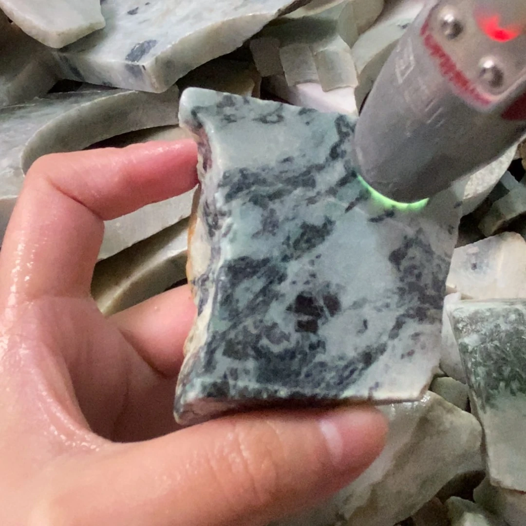 翡翠未镶嵌颈饰天然翡翠