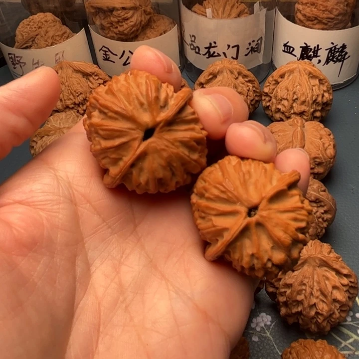 ****文玩核桃吊坠35佛爷肚野生