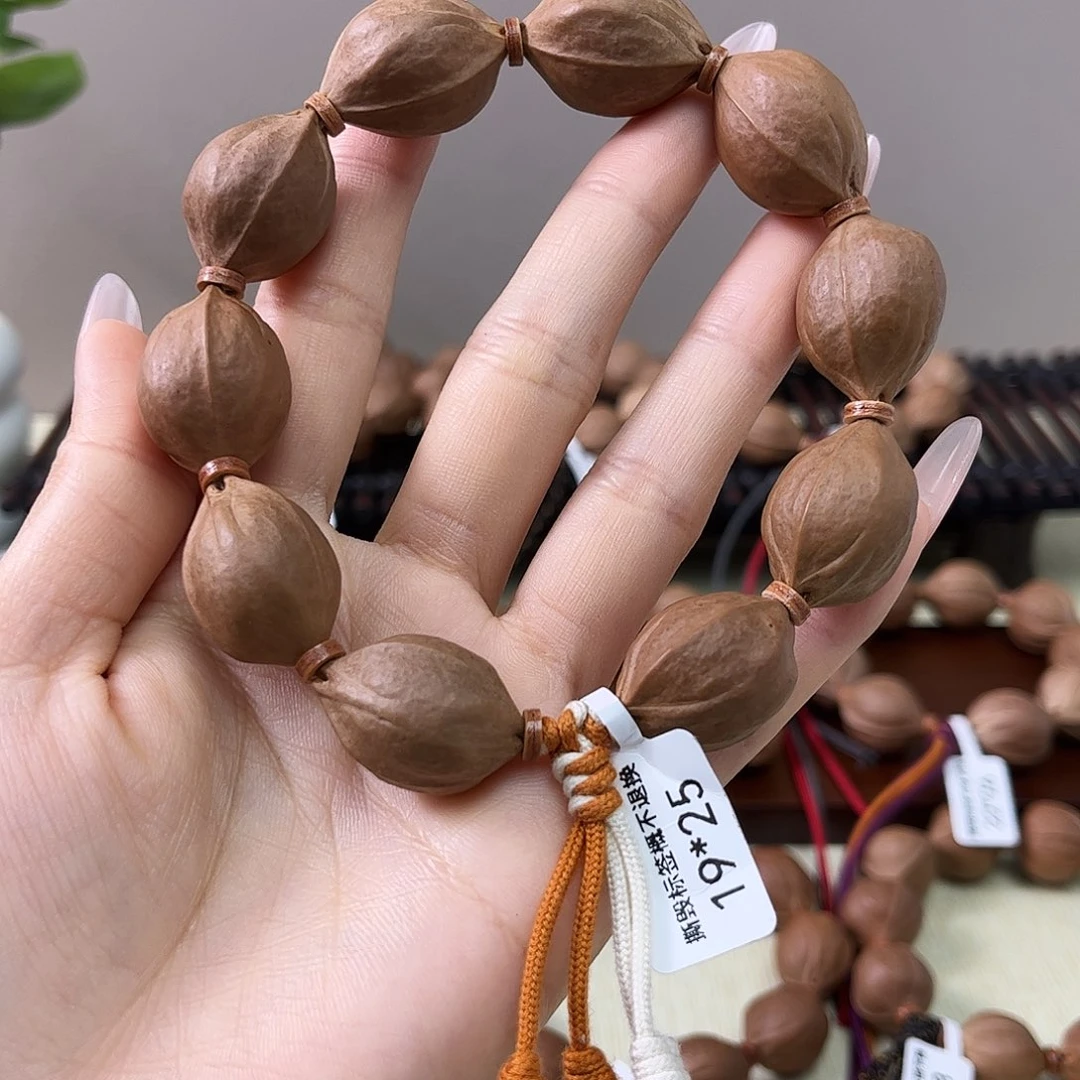 潇***员橄榄核吊坠梅林铁核文玩手串