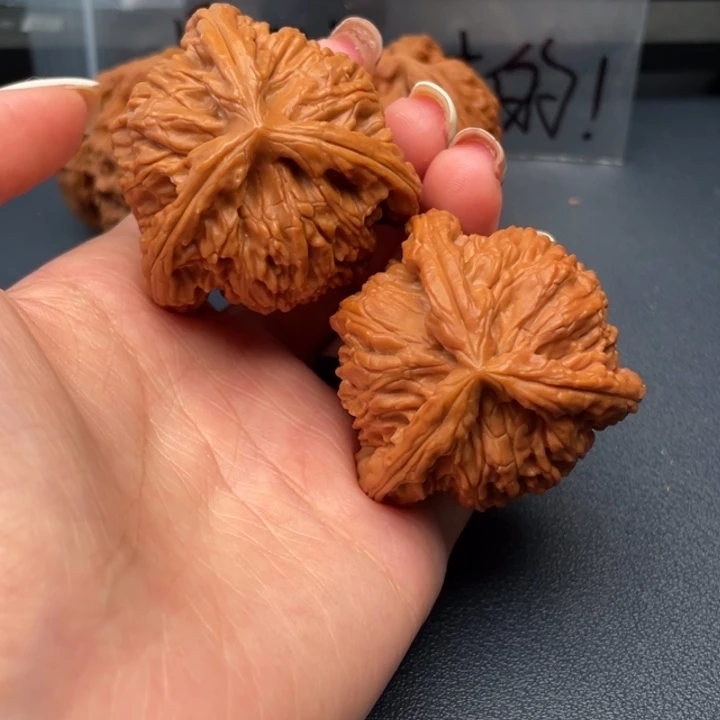 游***练文玩核桃吊坠白狮子