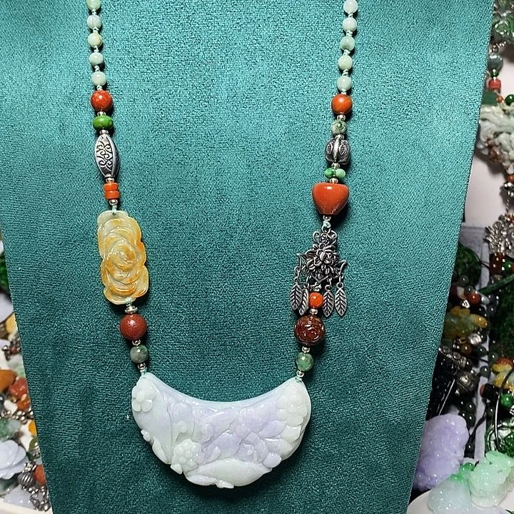 翡翠未镶嵌吊坠(赠链)