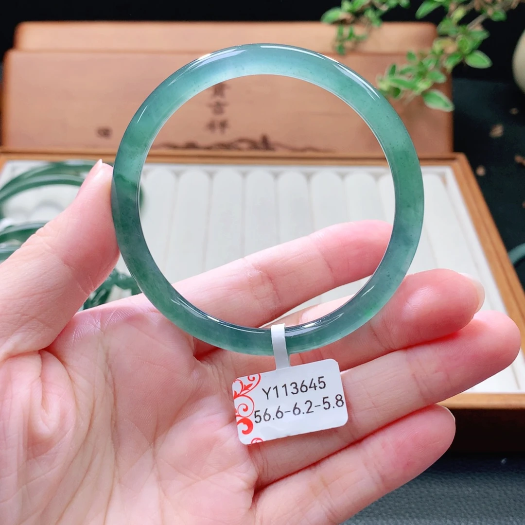 翡翠未镶嵌手镯（圆镯）