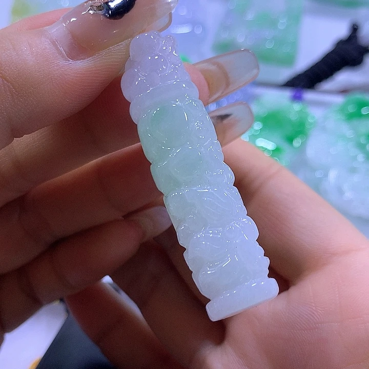 颈饰未镶嵌翡翠天然翡翠A货吊坠