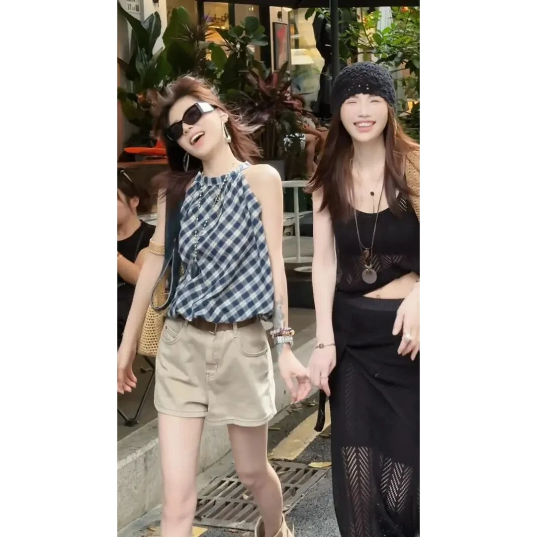 独特漂亮小衫韩系蓝白格子挂脖无袖背心上衣女夏季宽松显瘦短裤