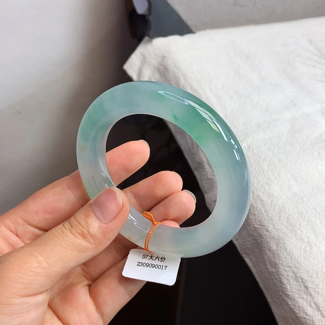 翡翠手镯未镶嵌57冰胶飘青绿胖圆条、截图询价