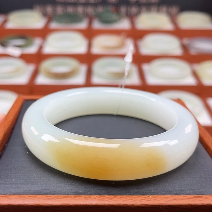 和田玉手镯未镶嵌糖白羊脂级别