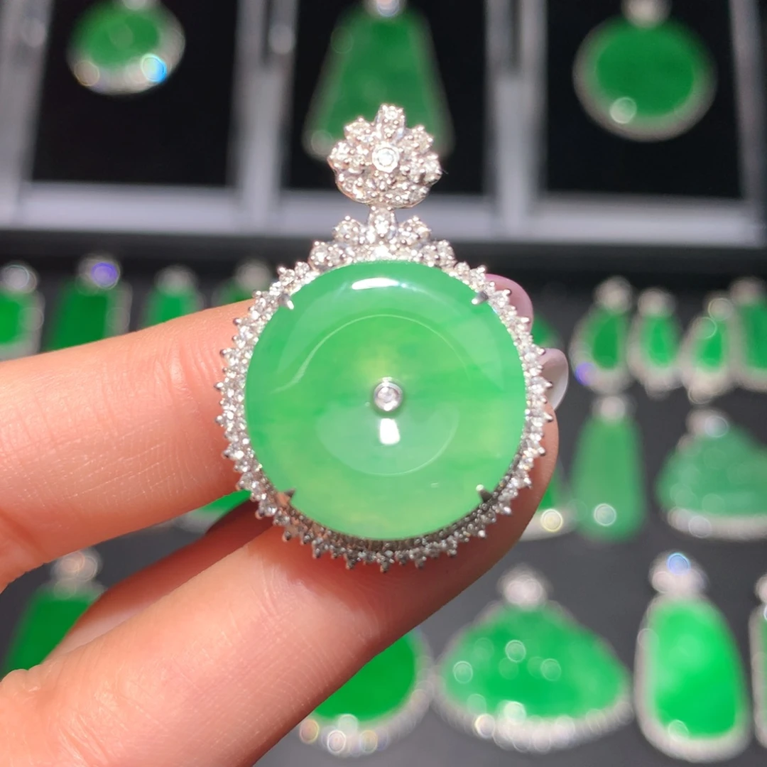 翡翠颈饰18K金镶嵌翡翠