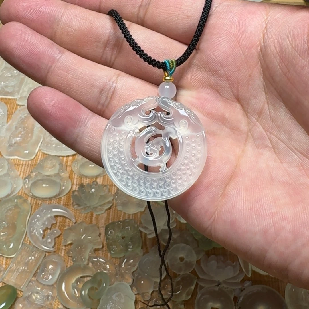 岫玉未镶嵌颈饰吊坠