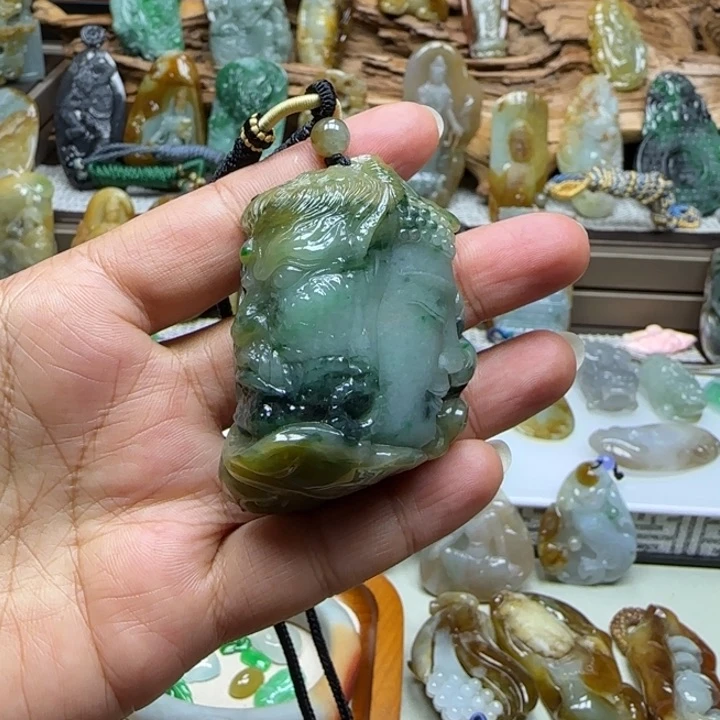 翡翠颈饰未镶嵌心**方缅甸天然翡翠