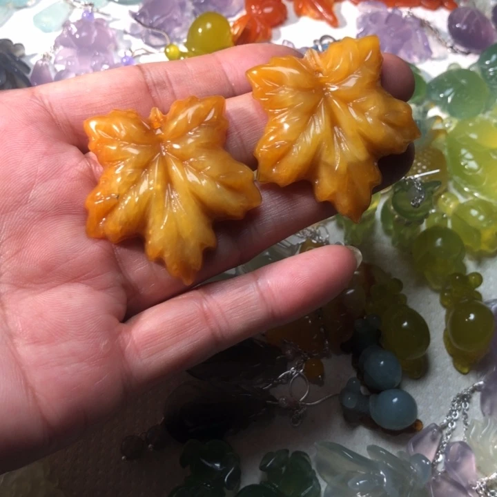 蛇纹石玉未镶嵌耳坠