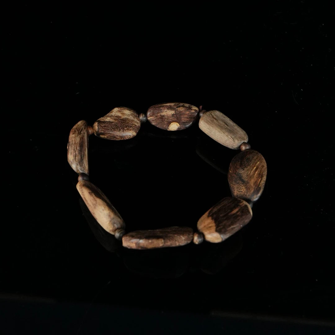 DY-B5976 菲律宾瘤疤土沉沉香随型手串 / 6.13g