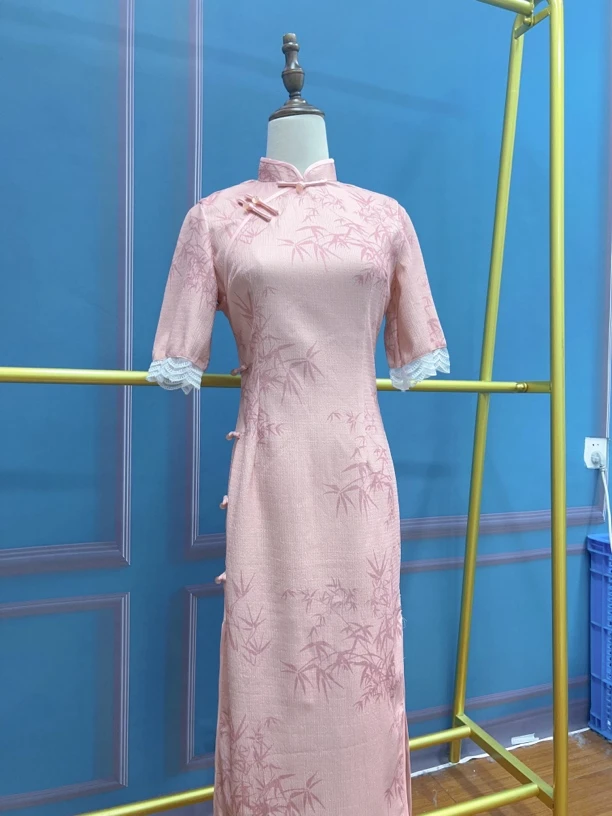 W-2796 粉竹 堇禾绉 侧八扣 夏款年轻款改良旗袍115cm长款