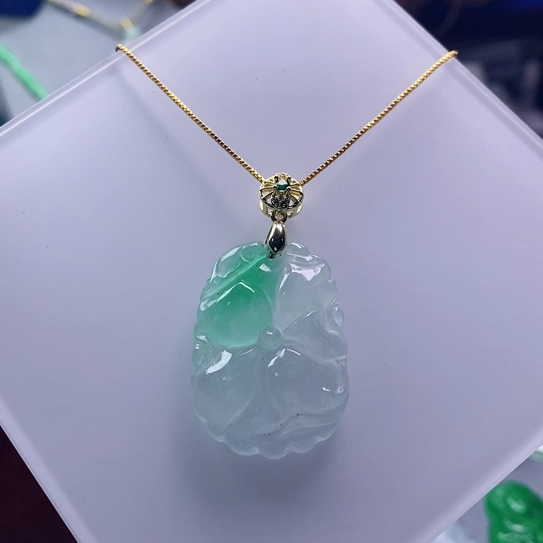 翡翠未镶嵌吊坠(赠链)