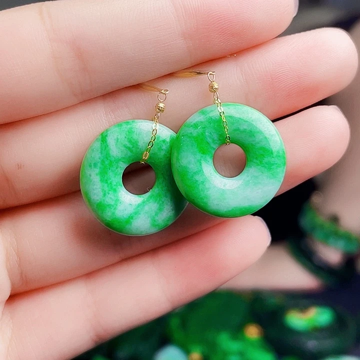 翡翠18K金镶嵌颈饰多样性