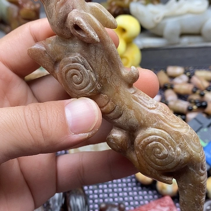 未镶嵌蛇纹石玉颈饰