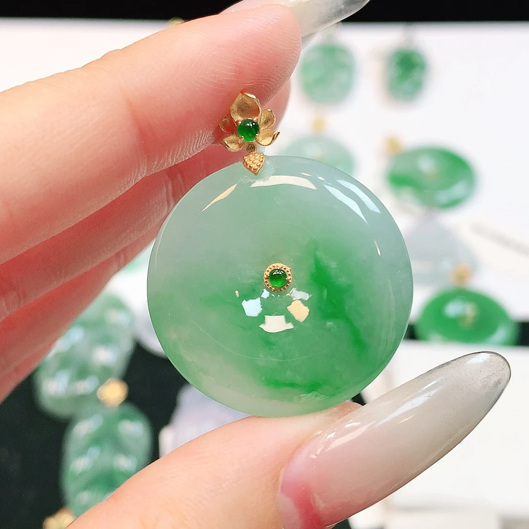 翡翠18K金镶嵌颈饰