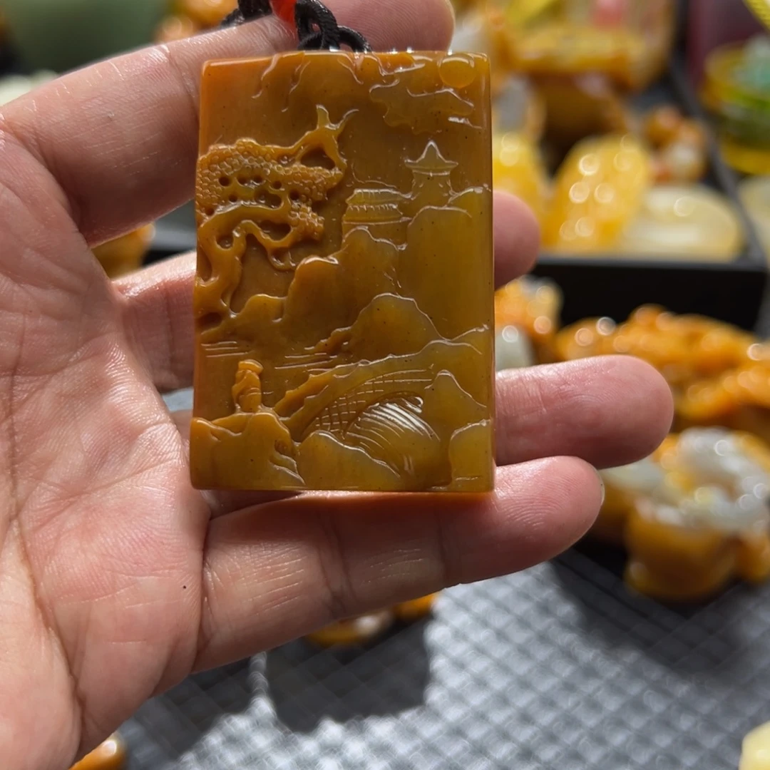 颈饰未镶嵌石英质玉