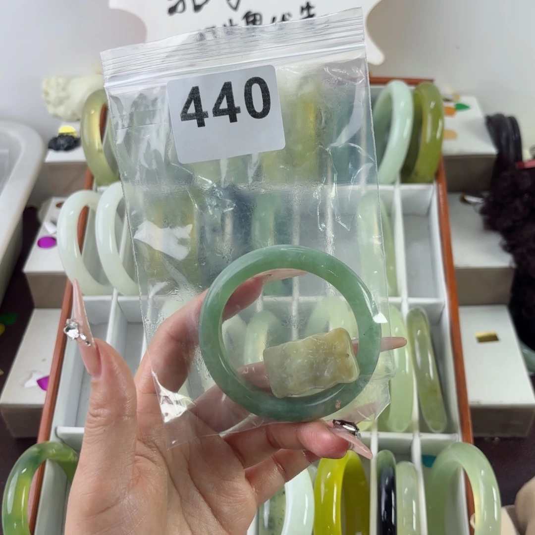 蛇纹石玉未镶嵌手镯炸*菇