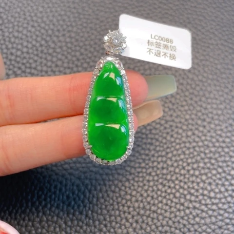 【闪购商品】颈饰银S925镶嵌翡翠