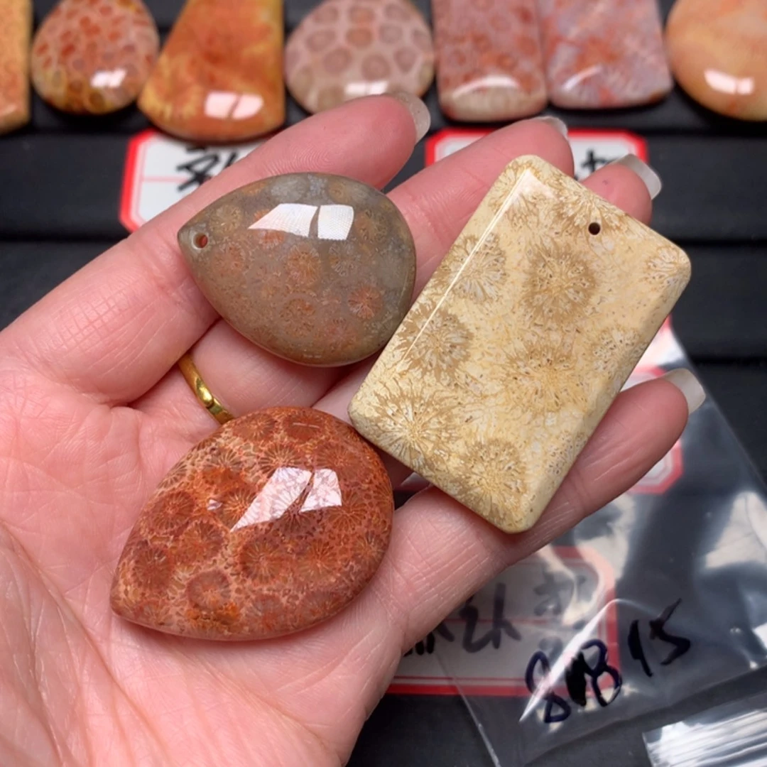 【闪购商品】硅化玉颈饰未镶嵌哥***滴